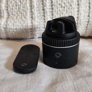 Black Rotating Camera Mount with Remote (Pivo R1 Sports and Influencer